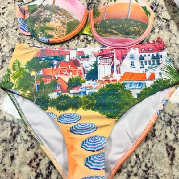 Women’s Endless Moon NWT 2 piece resort wear bikini bathing suit size Medium - Picture 1 of 4